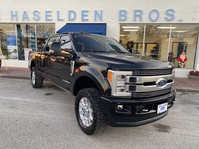 2019 Ford Super Duty F-250 SRW LIMITED.
