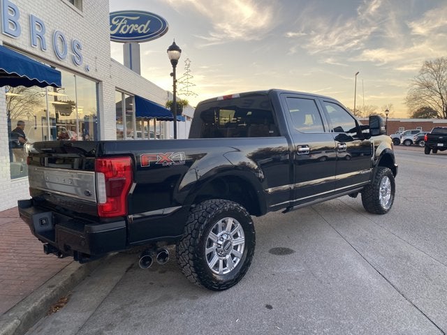2019 Ford Super Duty F-250 SRW LIMITED.