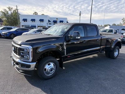 2027 Ford Super Duty F-350 DRW LARIAT