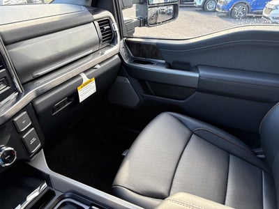 2027 Ford Super Duty F-350 DRW LARIAT