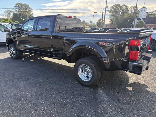 2027 Ford Super Duty F-350 DRW LARIAT