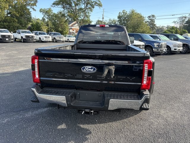 2027 Ford Super Duty F-350 DRW LARIAT
