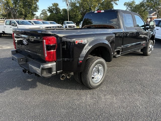2027 Ford Super Duty F-350 DRW LARIAT