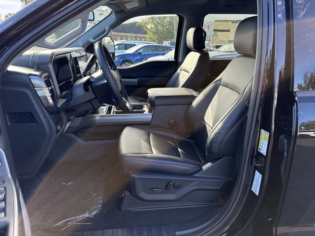2027 Ford Super Duty F-350 DRW LARIAT