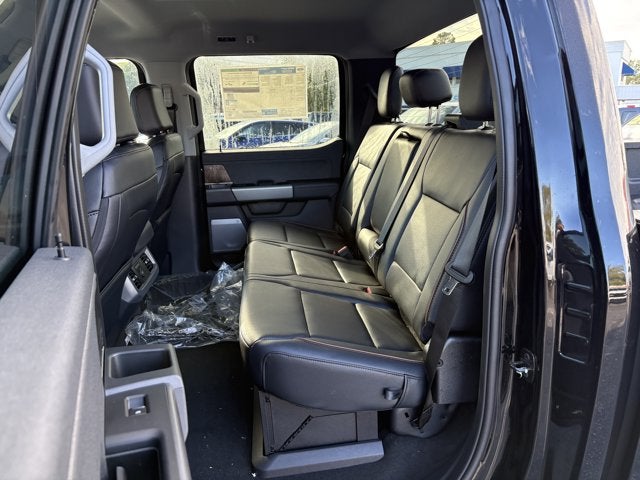 2027 Ford Super Duty F-350 DRW LARIAT