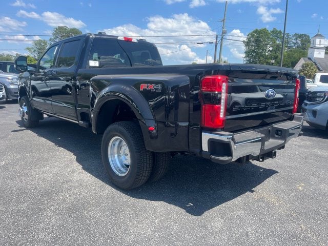 2026 Ford Super Duty F-350 DRW LARIAT