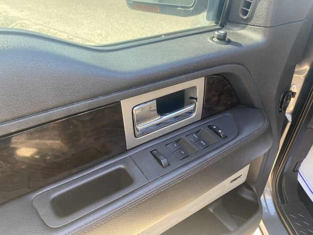 2013 Ford F-150 PLATINUM.