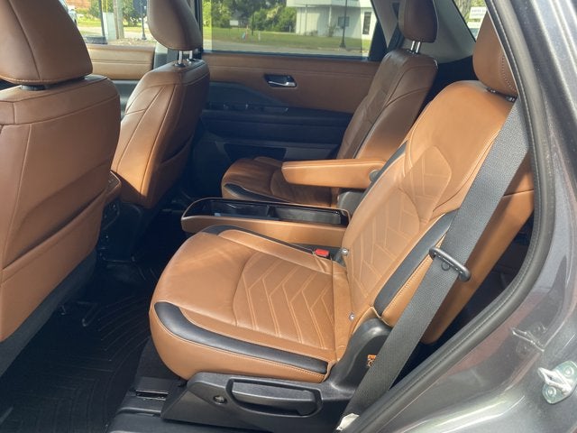 2022 Nissan Pathfinder Platinum